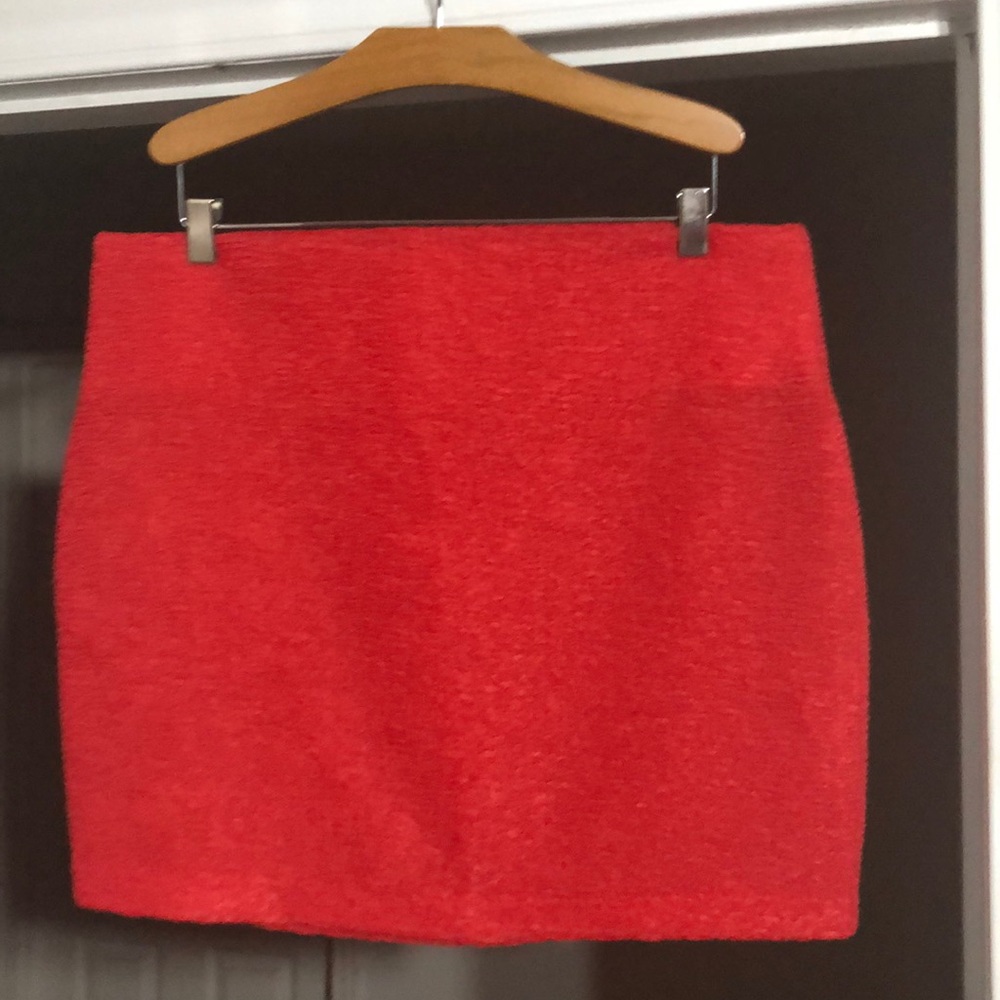 BCBG form fitting mini skirt.